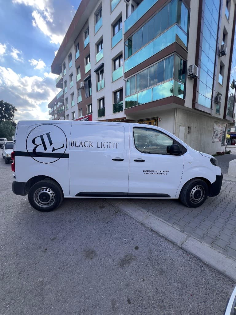 Logolu ticari araç kaplama örneği