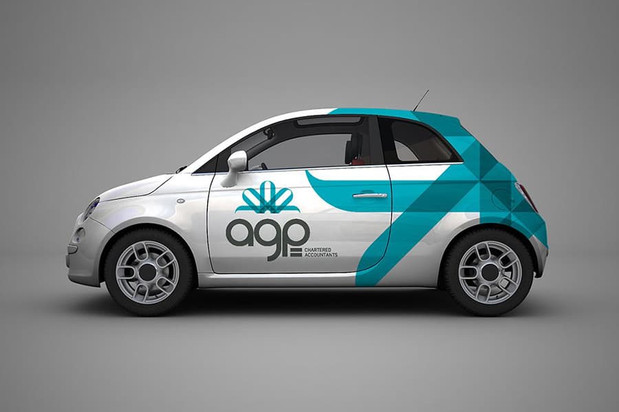 Logolu araç kaplama örneği — ticari araç giydirme